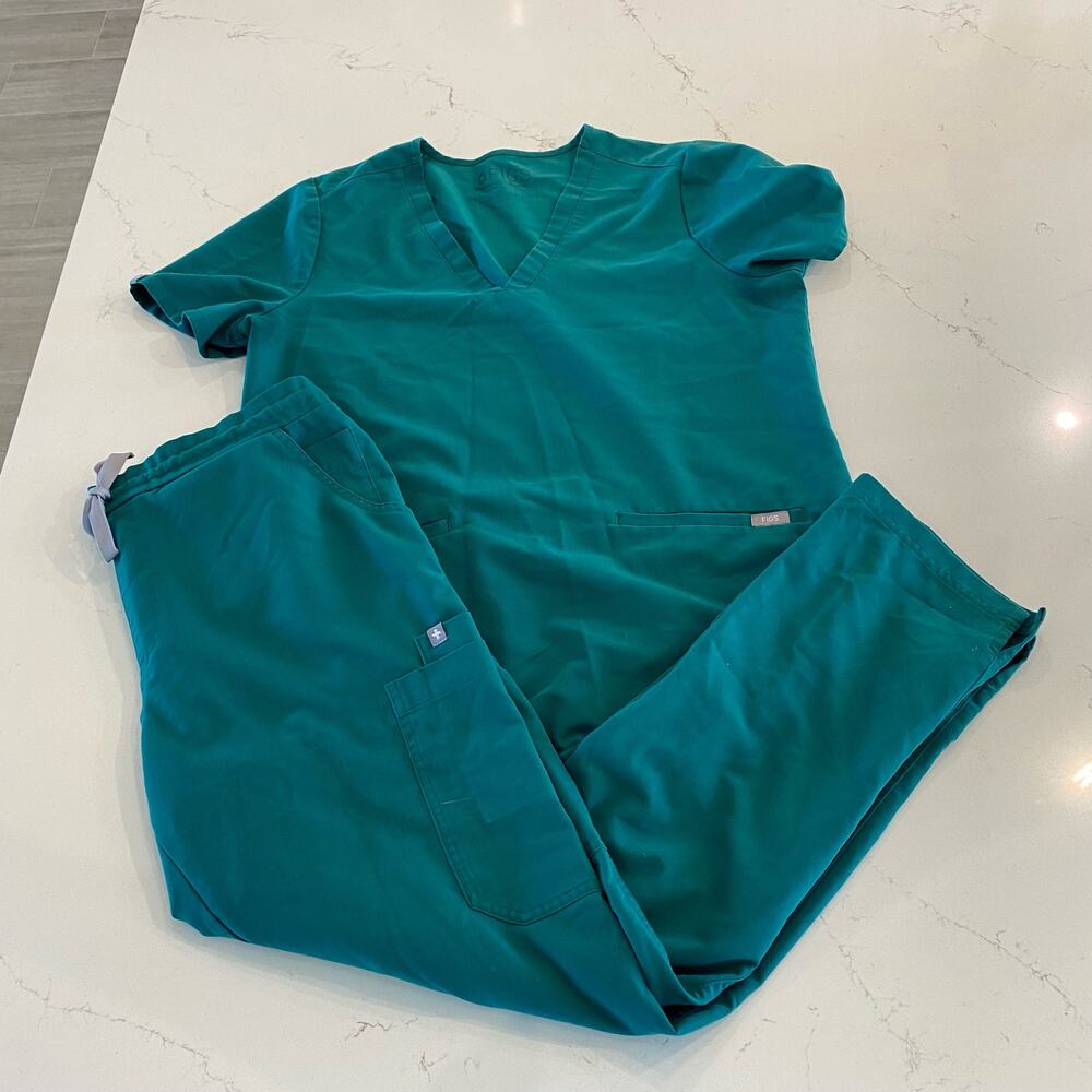 Figs Women's Straight Leg Scrub Set in Teal